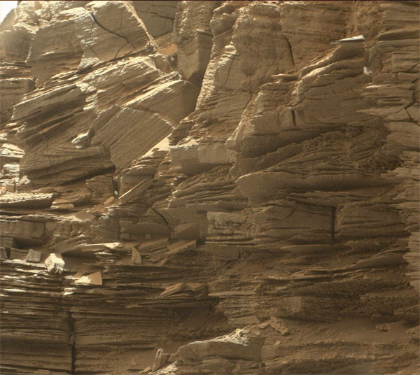 Rochas em camadas finas - Marte.